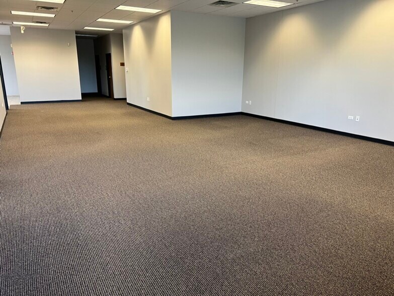 More Photos Of 1752 Capital St, Elgin Loft Creative Space For Sale