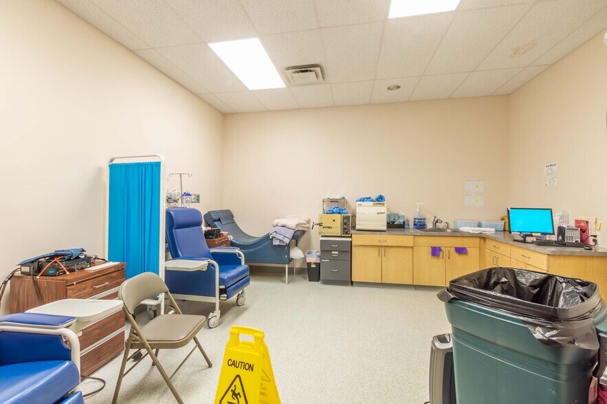 More Photos Of 799 Northern Blvd, South Abington Medical For Sale