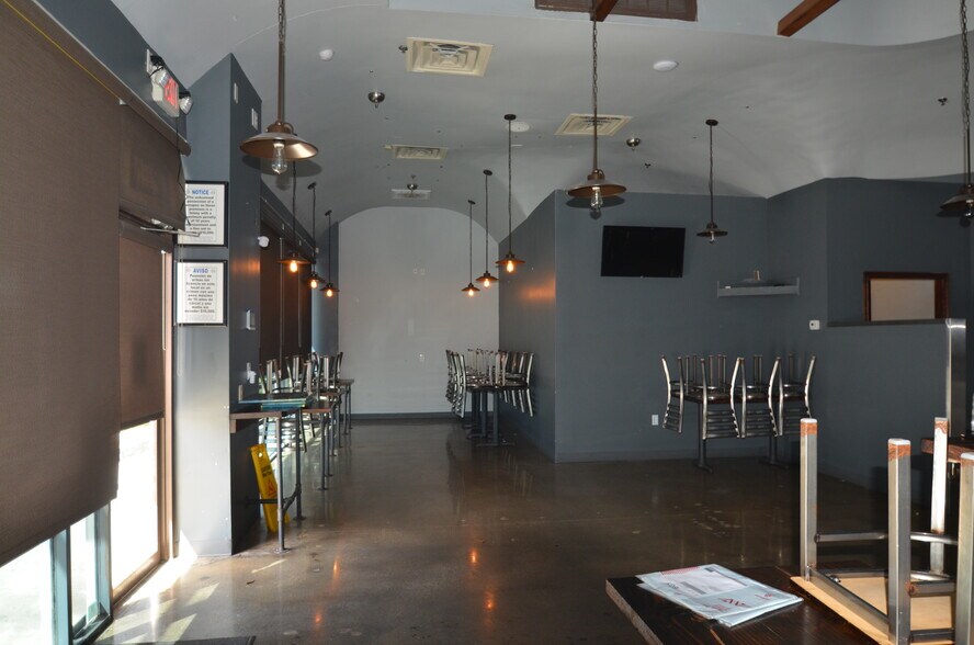 More Photos Of 700 Durham Dr, Houston Storefront For Lease