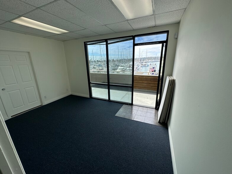 More Photos Of 2385 Shelter Island Dr, San Diego Office For Lease