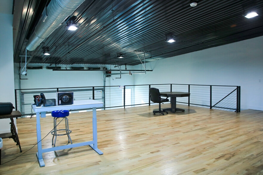 More Photos Of 1725 N Hwy 377, Roanoke Warehouse For Sale