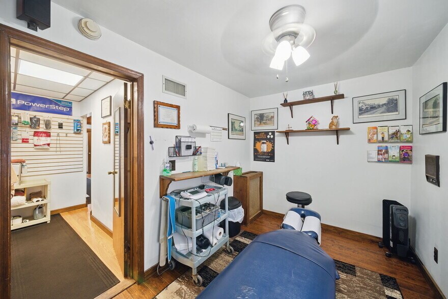 More Photos Of 11 Vernon Ave, Hamburg Medical For Lease