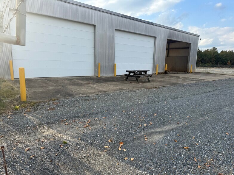 More Photos Of 3365 Sligo Rd, Haughton Office For Lease