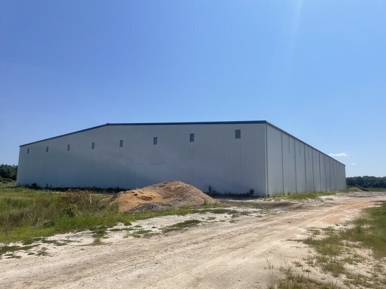 More Photos Of 130 Park Dr, Baxley Warehouse For Lease