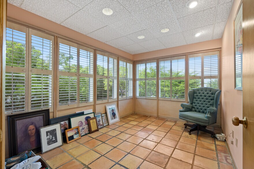 More Photos Of 700 2nd Ave N, Naples Medical For Lease