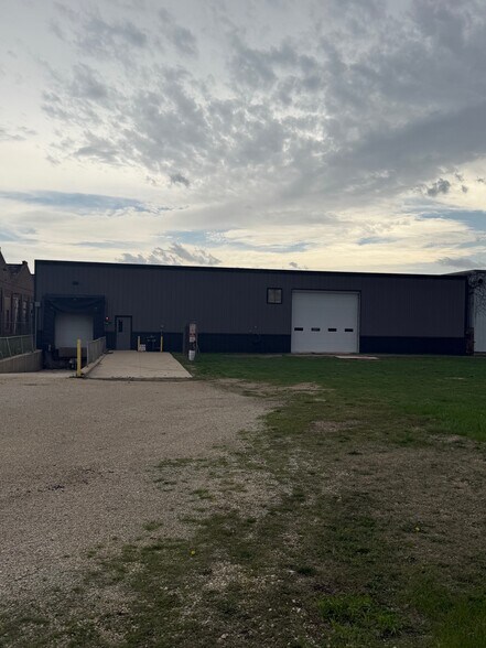 More Photos Of 405 18th Ave, Rockford Warehouse For Lease