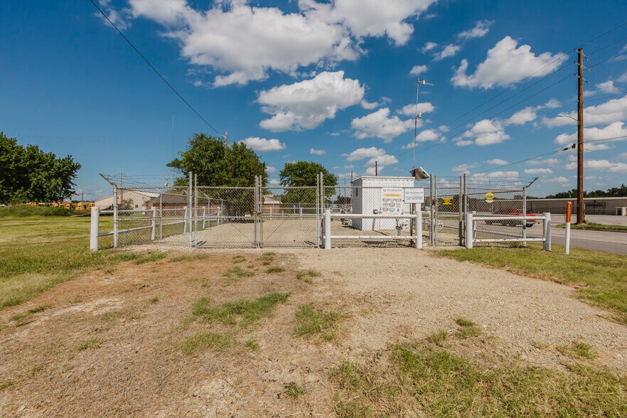 More Photos Of 1610 W 6th Ave, El Dorado General Retail For Sale