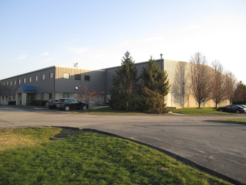 More Photos Of 7858 Industrial Pky, Plain City Warehouse For Lease