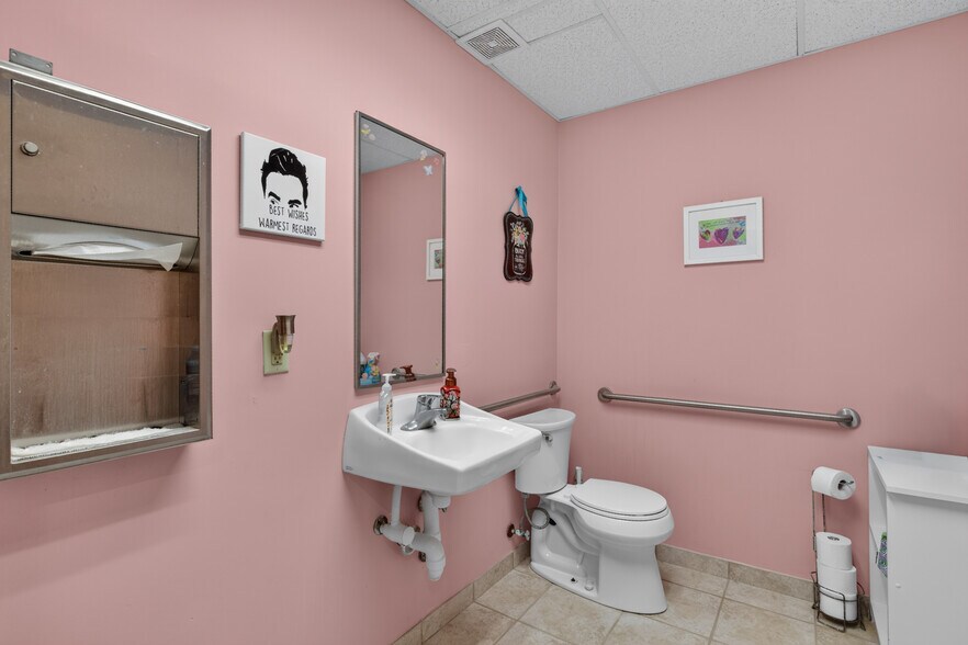 More Photos Of 1801 Salk Ave, Tavares Medical For Sale