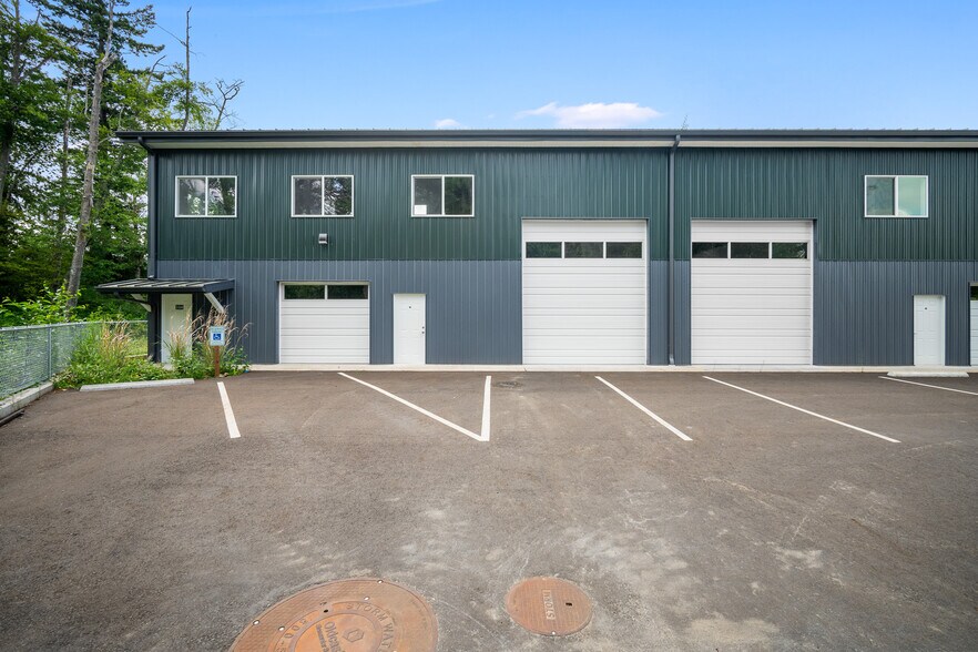 More Photos Of 2900 Peace Portal Dr, Blaine Distribution For Lease