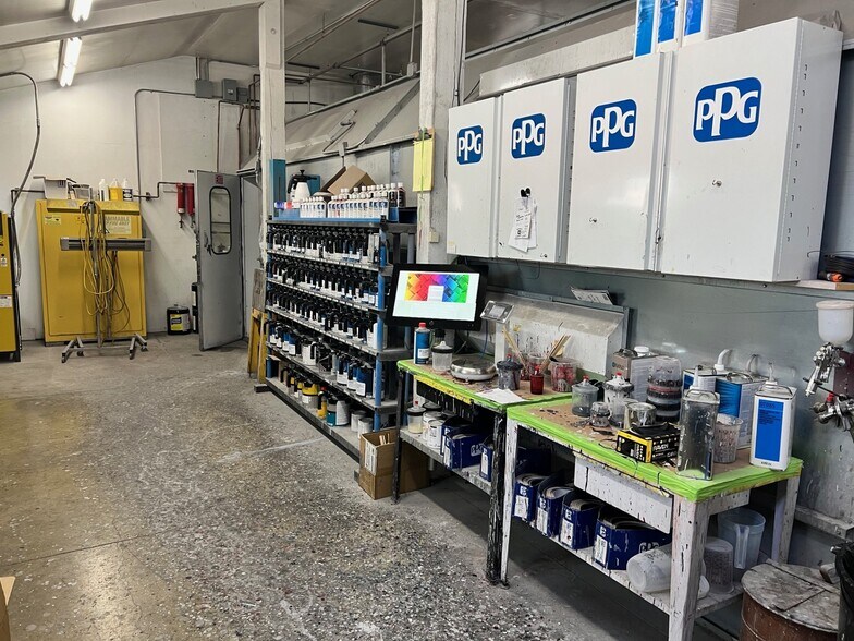 More Photos Of 111 W 1st St, Deer Park Auto Repair For Sale