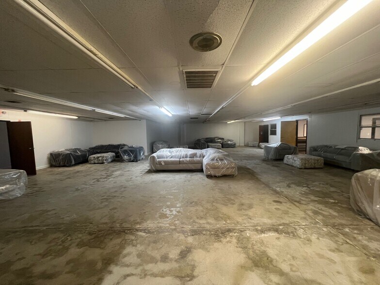 More Photos Of 3008 Executive Dr, Greensboro Light Manufacturing For Lease