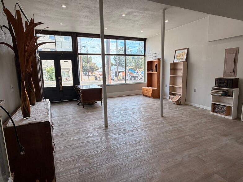 More Photos Of 1005 1st St, Moro Freestanding For Sale