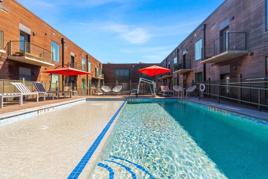 More Photos Of 1800 E 4th St, Austin Office Residential For Lease