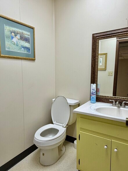More Photos Of 906 Sixth Ave, Picayune Office For Sale