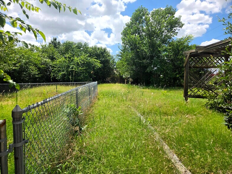 More Photos Of 2222 Belt Line Rd, Garland Religious Facility For Sale