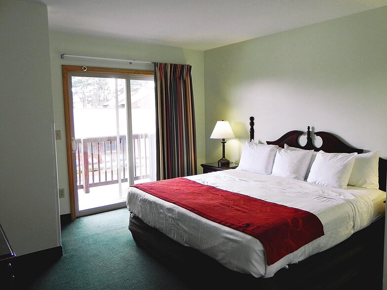 More Photos Of 1545 Us-9, Lake George Hotel For Sale