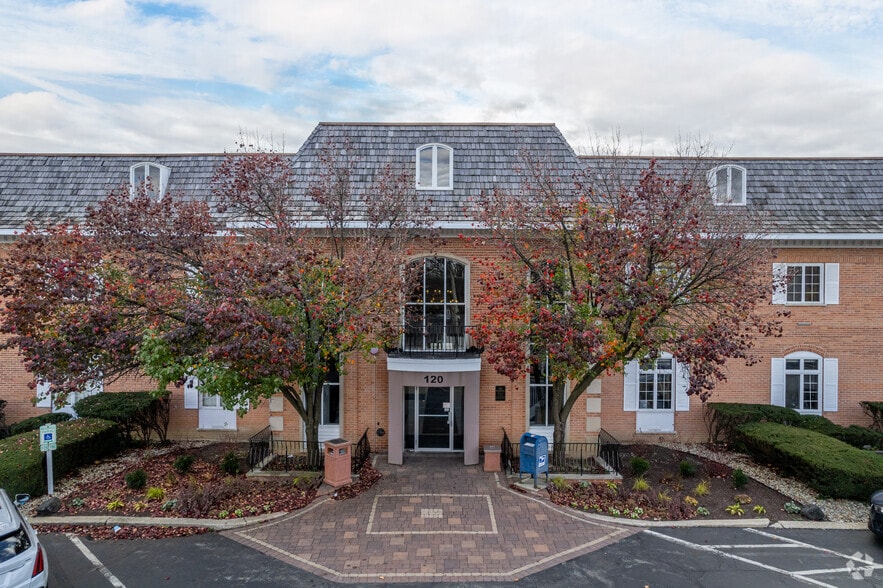 More Photos Of 15 Spinning Wheel Rd, Hinsdale Unknown For Lease