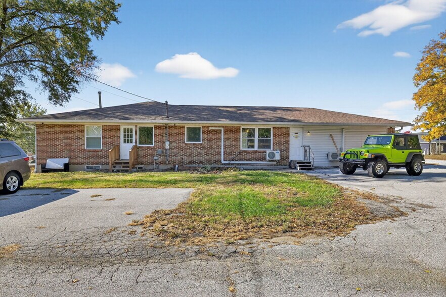 More Photos Of 302 S Lincoln Dr, Troy Office For Sale