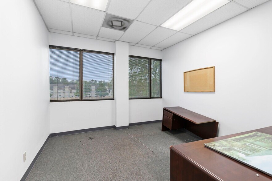 More Photos Of 17510 Red Oak Dr, Houston Office For Sale