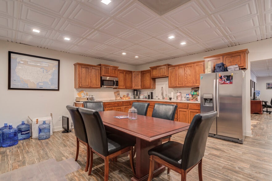 More Photos Of 1312 Texas Ave, Lubbock Office For Sale