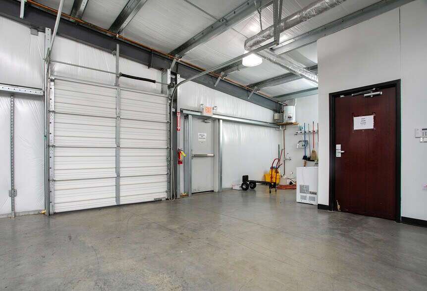 More Photos Of 4285 Hwy 31 W, Tyler Showroom For Lease