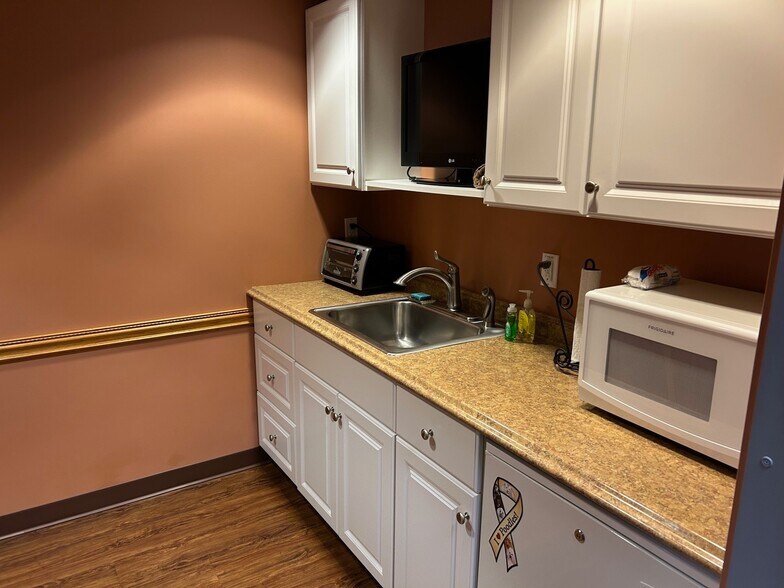 More Photos Of 104 Longwater Dr, Norwell Light Manufacturing For Lease