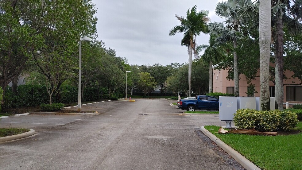 More Photos Of 1565 N Park Dr, Weston Office For Sale