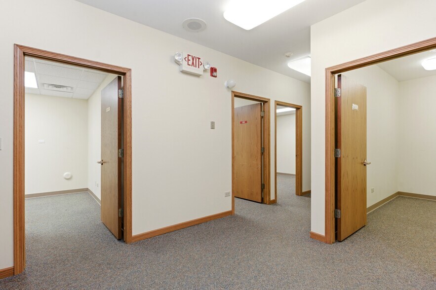 More Photos Of 1640 Willow Circle Dr, Crest Hill Medical For Sale