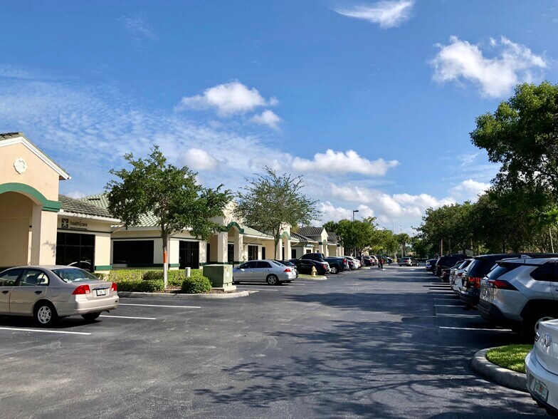 More Photos Of 6400 Davis Blvd, Naples Unknown For Lease