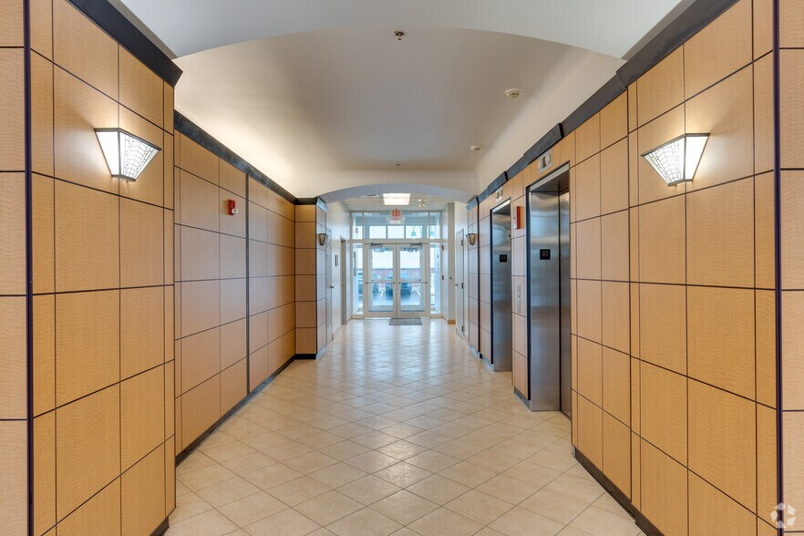 More Photos Of 3540 Seven Bridges Dr, Woodridge Medical For Lease