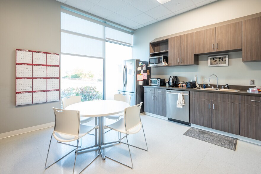 More Photos Of 225 Tomlinson Dr, Starkville Medical For Sale