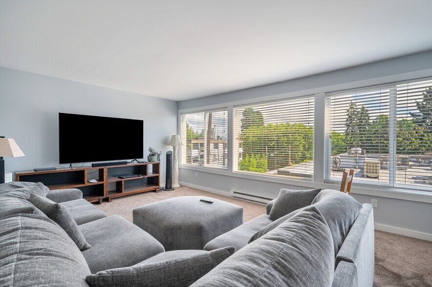 More Photos Of 7919 Wallingford Ave N, Seattle Apartments For Sale