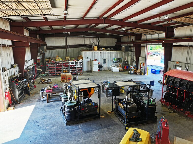More Photos Of 400 Southport Rd, Kilgore Warehouse For Sale