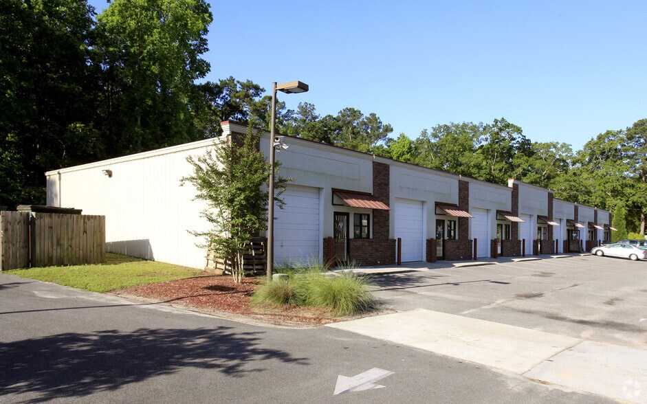 More Photos Of 2139 N Main St, Summerville Unknown For Lease