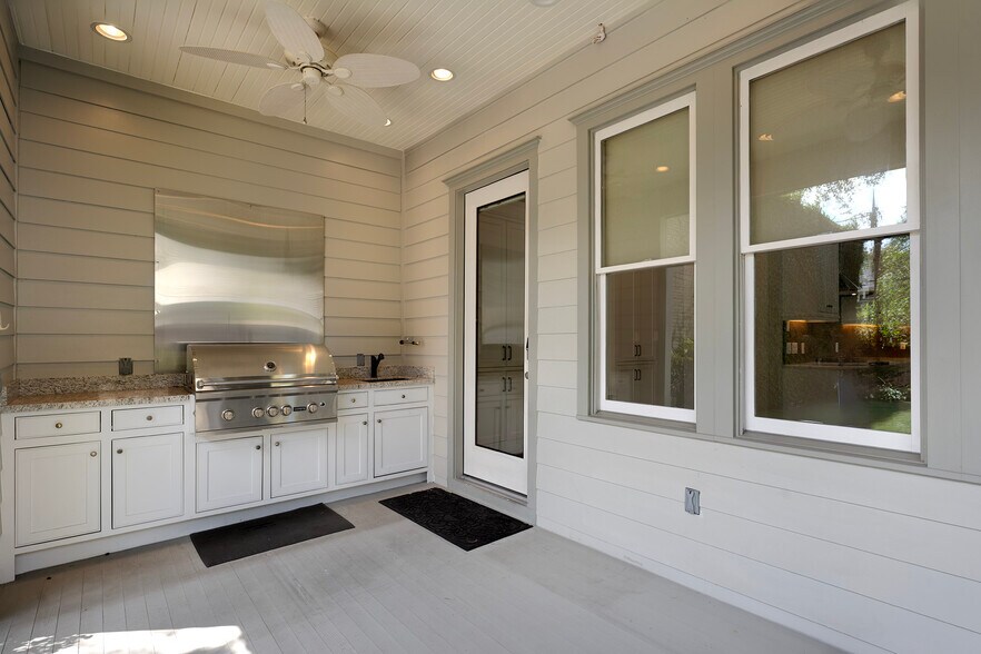 More Photos Of 1226 Heights Blvd, Houston Office For Sale