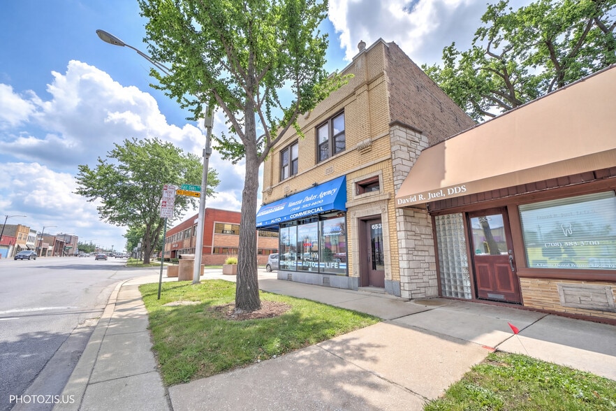 More Photos Of 6533 W North Ave, Oak Park Storefront Retail Office For Sale