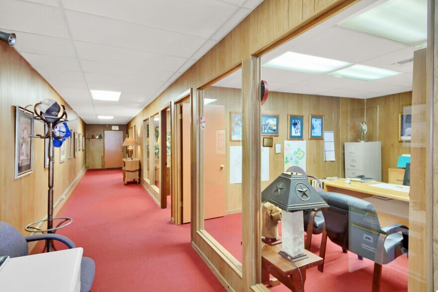 More Photos Of 202 N Main St, Taylor Loft Creative Space For Sale