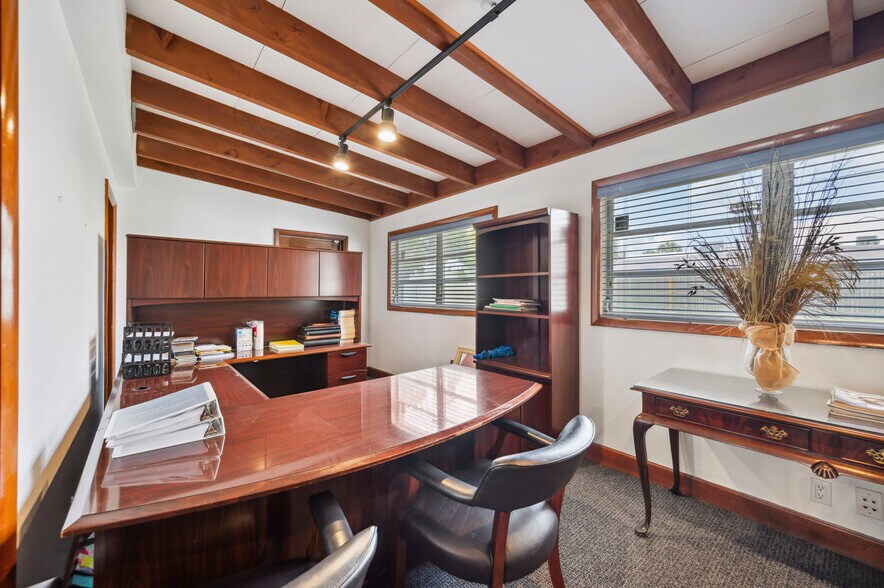 More Photos Of 304 Doris Dr, Lakeland Medical For Sale