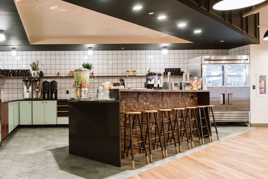 More Photos Of 450 Lexington Ave, New York Coworking Space