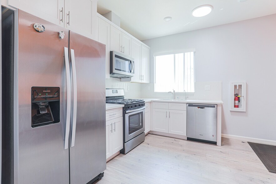 More Photos Of 1259 W 36th Pl, Los Angeles Apartments For Sale