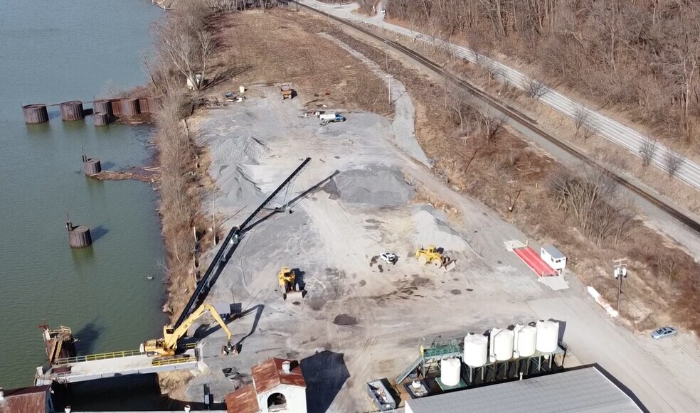 More Photos Of 810 Low Hill Rd, Brownsville Warehouse For Sale