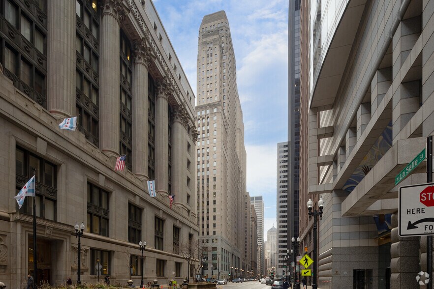 More Photos Of 33 N LaSalle St, Chicago Coworking Space