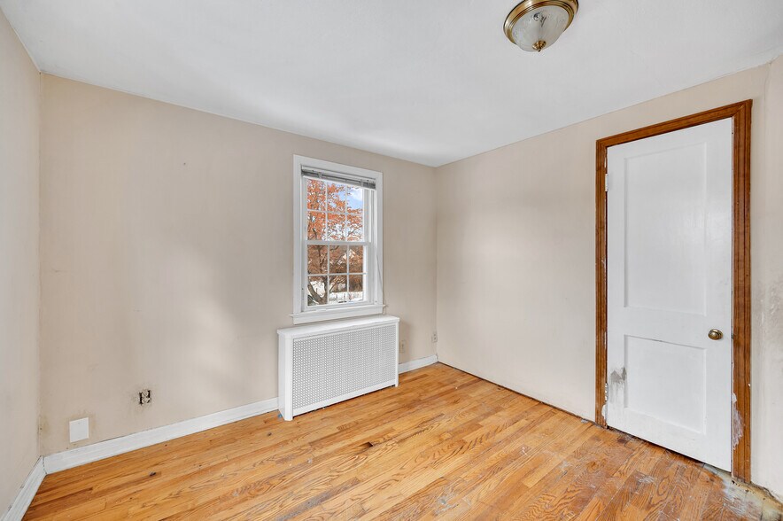 More Photos Of 941 Farmington Ave, Bristol Office Residential For Sale