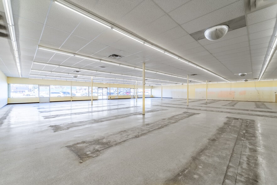 More Photos Of 2201 Grand Ave, Wausau Unknown For Lease