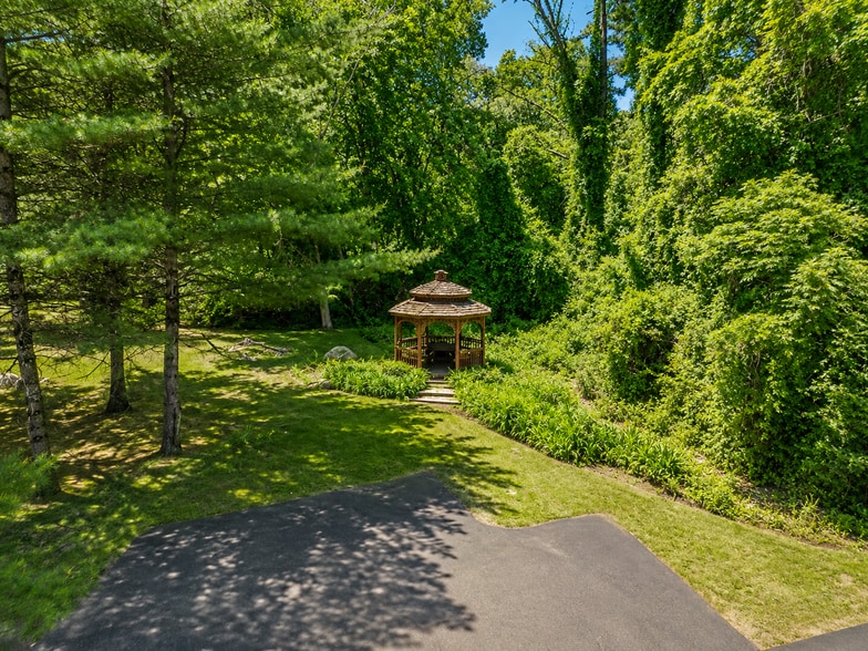 More Photos Of 1545 Us-9, Lake George Hotel For Sale
