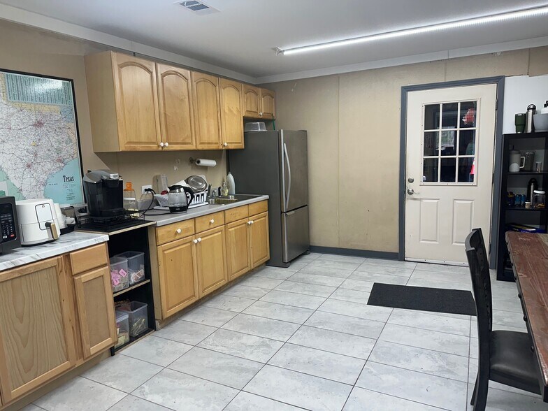More Photos Of 19391 Highway 35, Alvin Warehouse For Sale