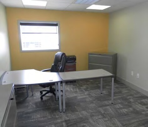 More Photos Of 302 Casa Blanca St, San Antonio Warehouse For Sale