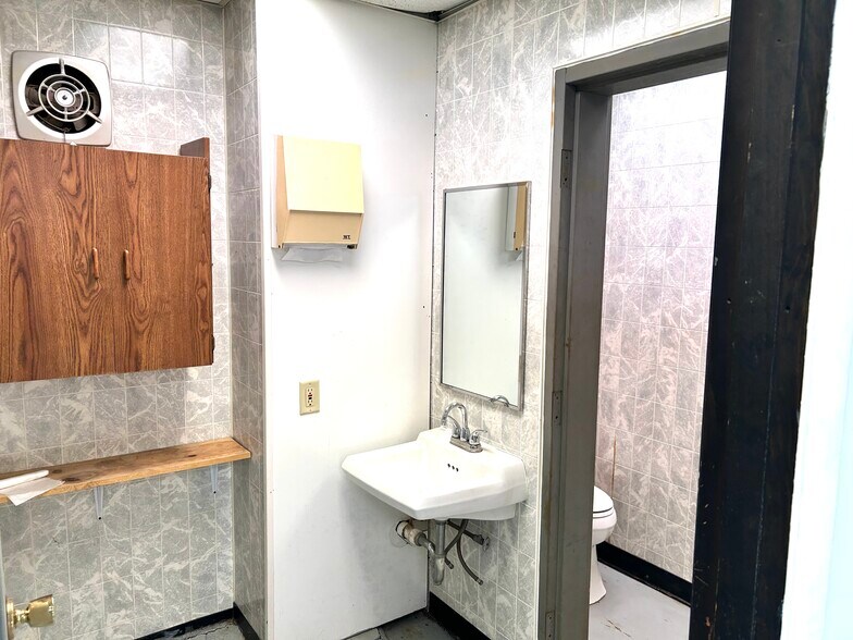 More Photos Of 123 Turkey Run Rd, Salem Distribution For Sale