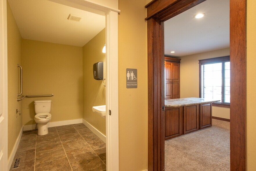 More Photos Of 1411 W Dakota Pkwy, Williston Office For Lease